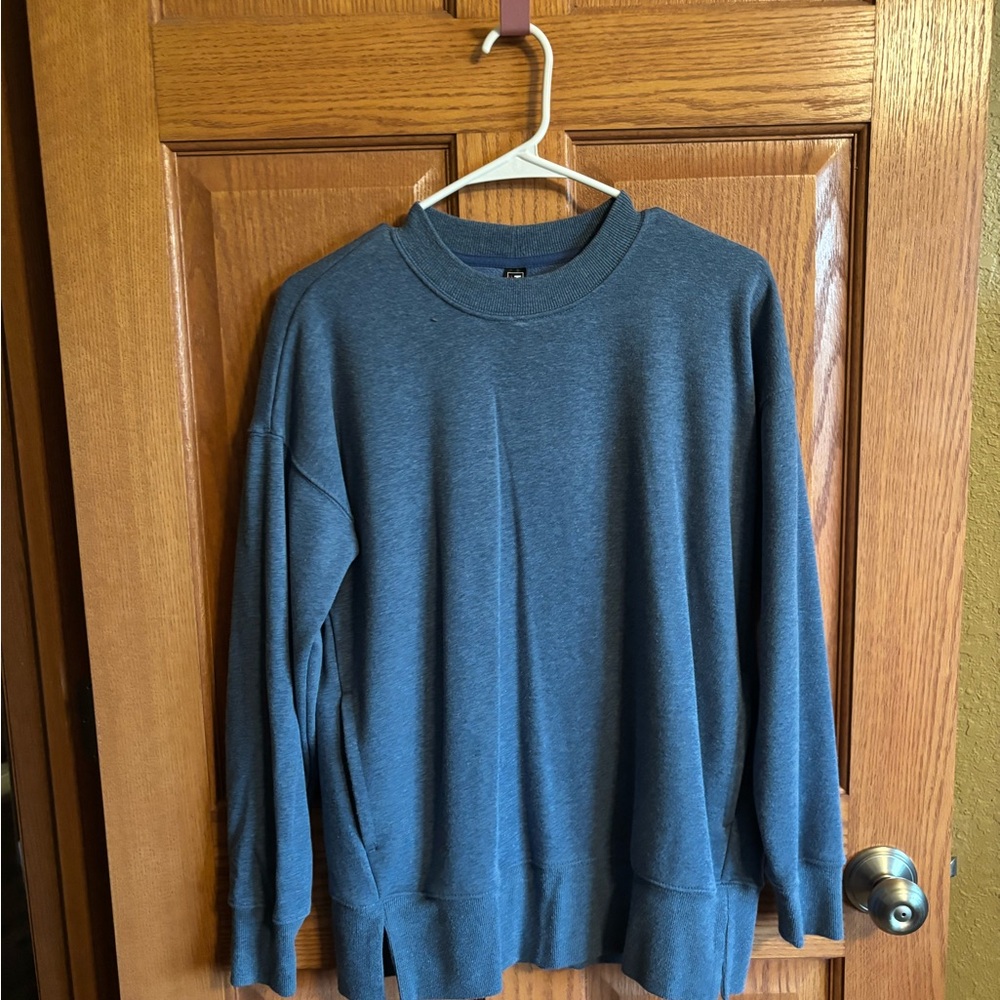 Kirkland Signature Women’s Heather Blue Crewneck Sweater XS